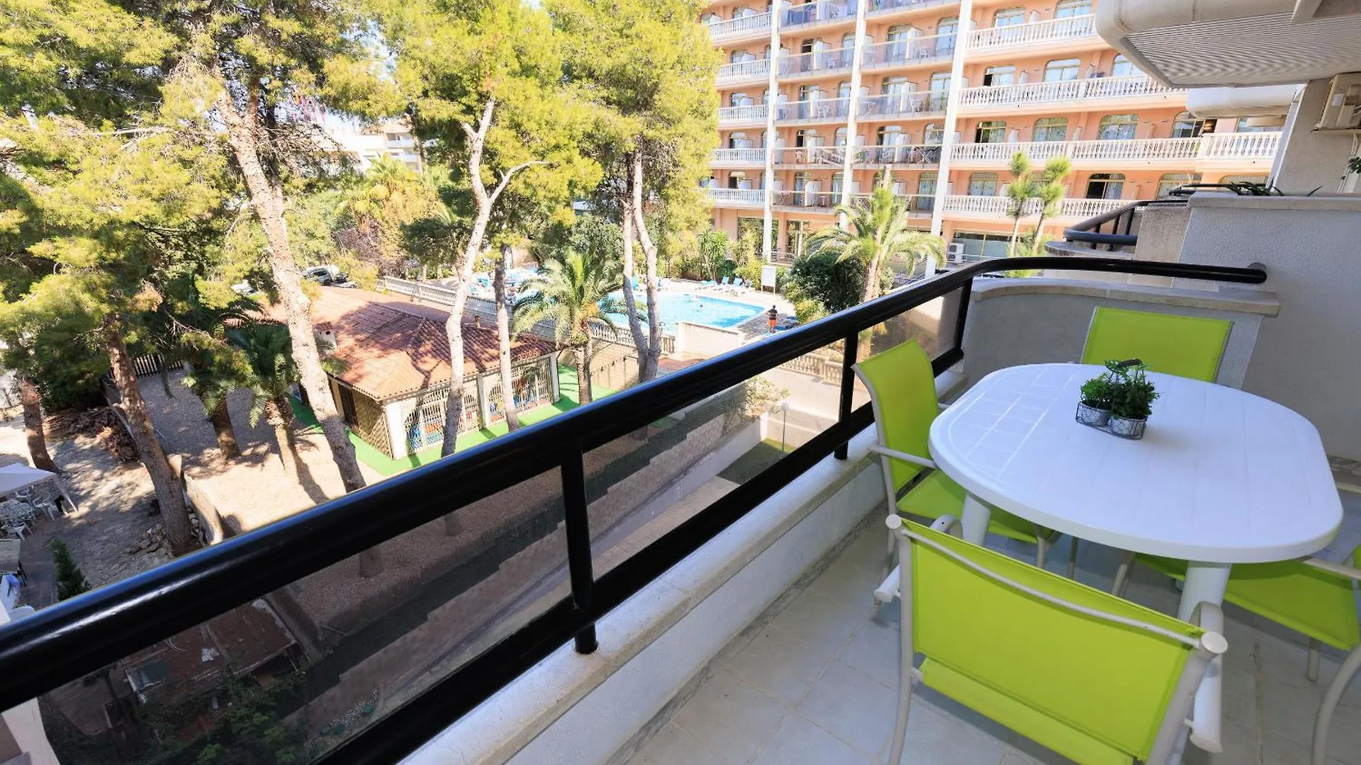 Uhc Cancun Apartments サロウ